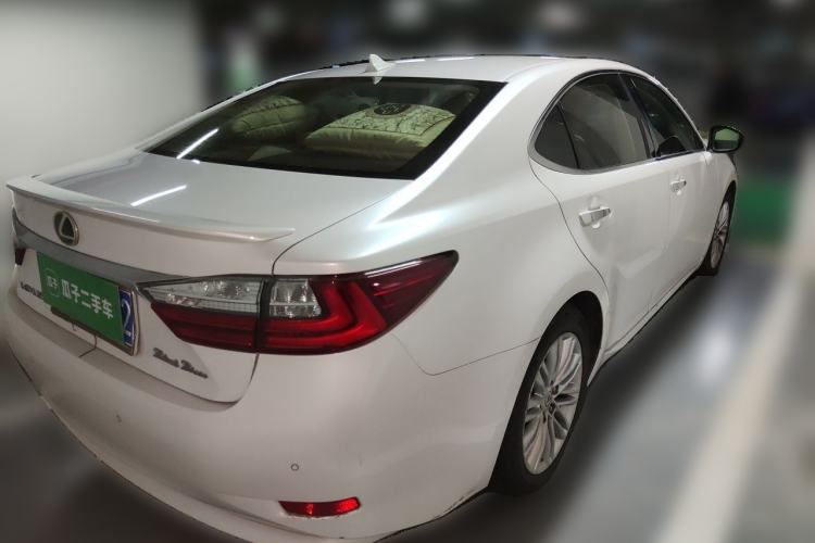 Used Lexus ES 2015 200 Comfort Edition Rear Right 45 Deg
