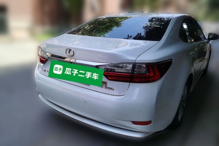 Used Lexus ES 2015 250 Elegant Edition Rear Right 45 Deg