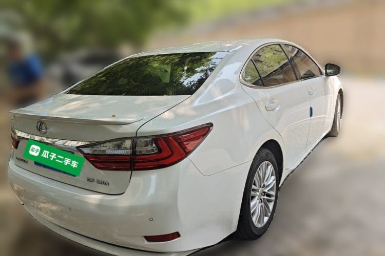 Used Lexus ES 2015 200 Elite Edition Rear Right 45 Deg