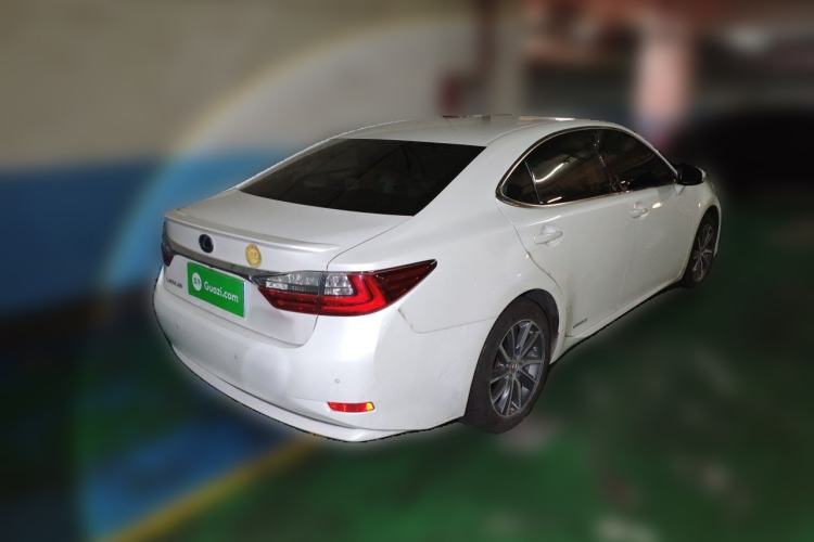 Used Lexus ES 2015 300h Comfort Edition Rear Right 45 Deg