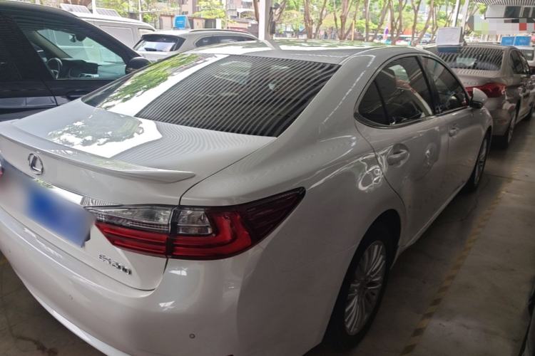 Used Lexus ES 2015 200 Comfort Edition Rear Right 45 Deg