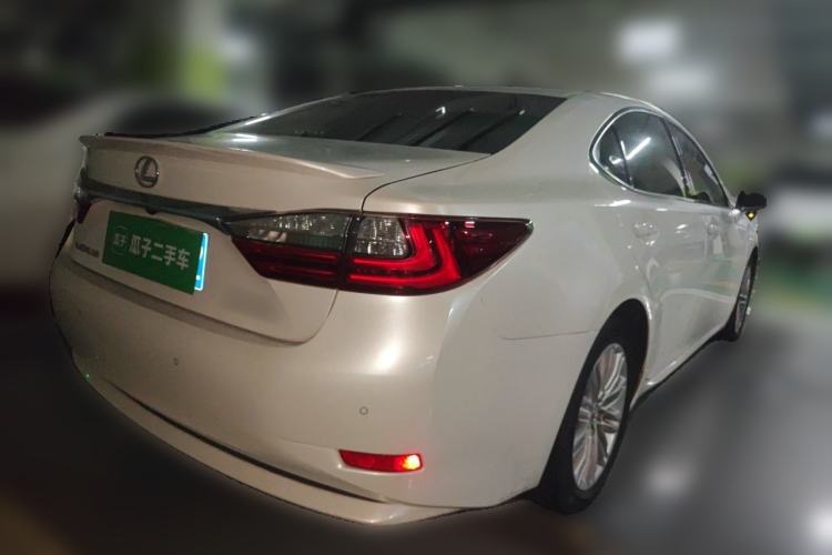 Used Lexus ES 2015 200 Comfort Edition Rear Right 45 Deg