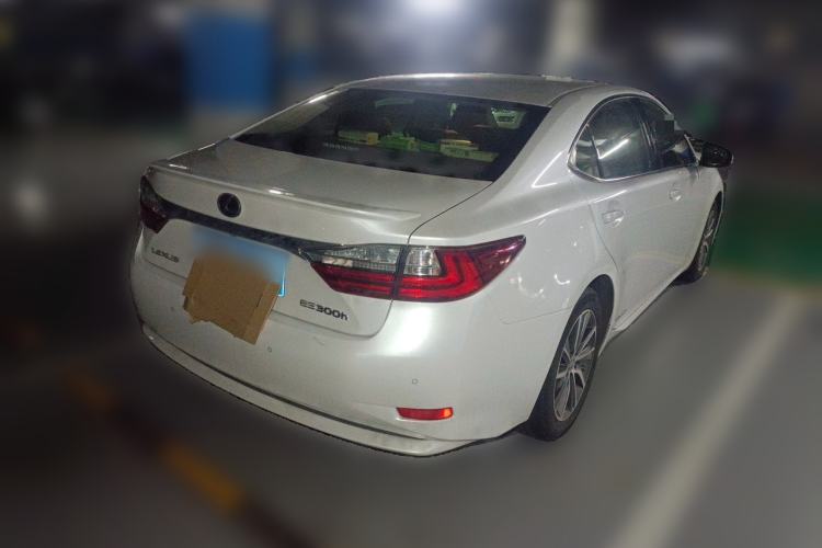 Used Lexus ES 2015 300h Comfort Edition Rear Right 45 Deg