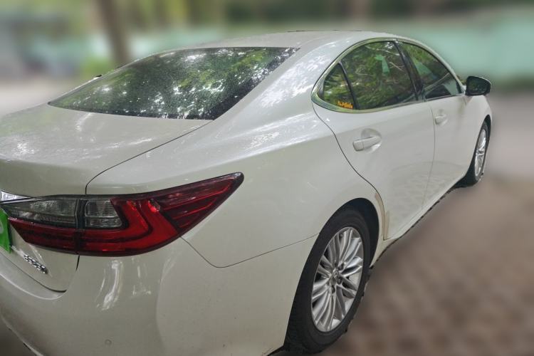 Used Lexus ES 2015 250 Elegant Edition Rear Right 45 Deg