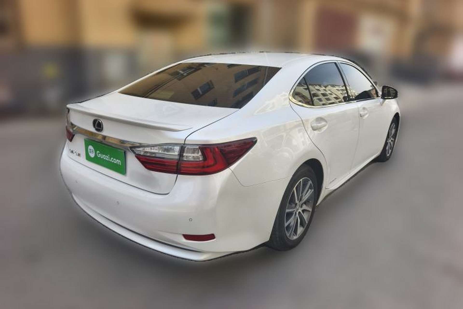 Used Lexus ES 2015 300h Comfort Edition Rear Right 45 Deg