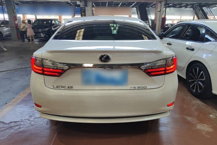Used Lexus ES 2015 200 Elite Edition Rear