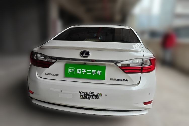 Used Lexus ES 2015 300h Comfort Edition Rear