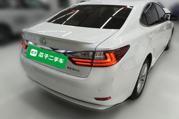 Used Lexus ES 2015 200 Elite Edition Rear