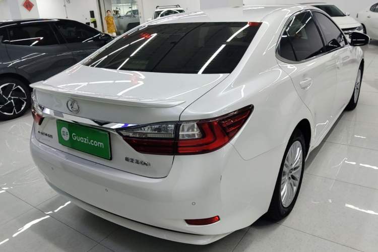 Used Lexus ES 2015 200 Elite Edition Rear