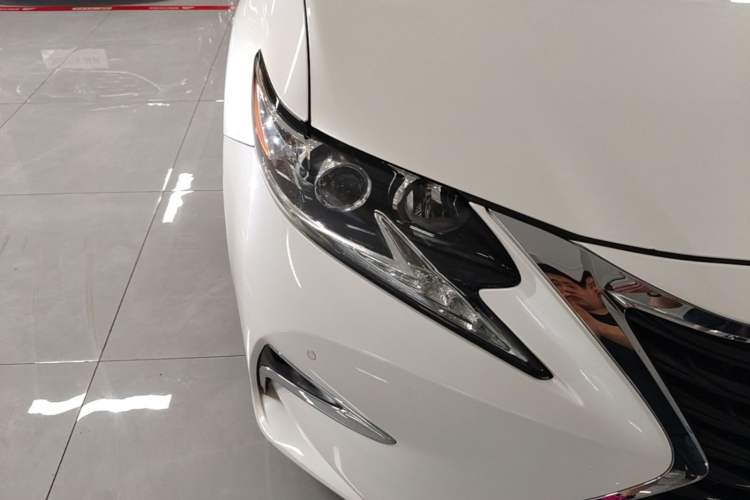 Used Lexus ES 2015 200 Elite Edition Right Front Headlight