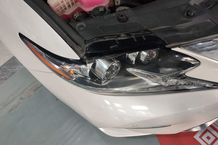 Used Lexus ES 2015 300h Luxury Edition Right Front Headlight