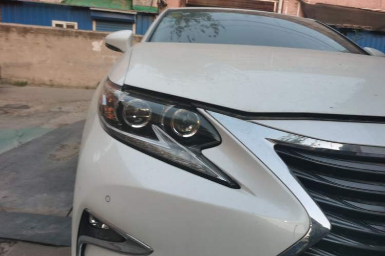 Used Lexus ES 2015 300h Luxury Edition Right Front Headlight