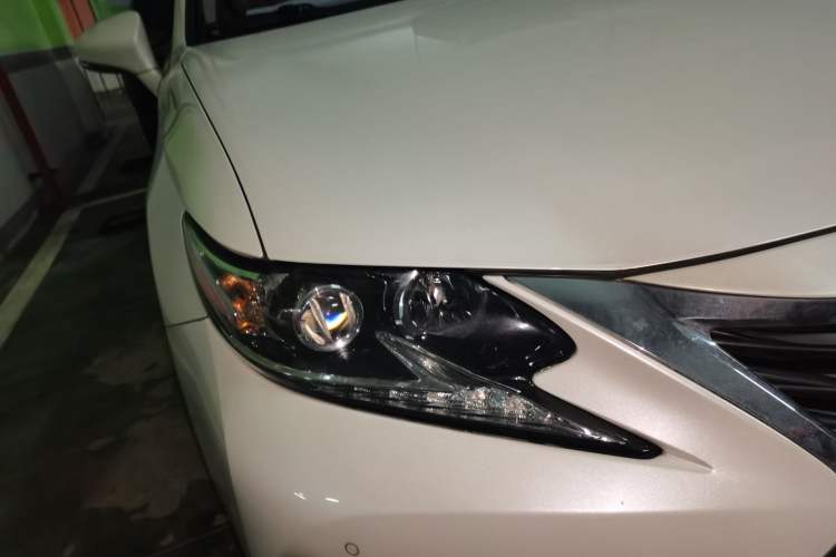 Used Lexus ES 2015 300h Comfort Edition Right Front Headlight