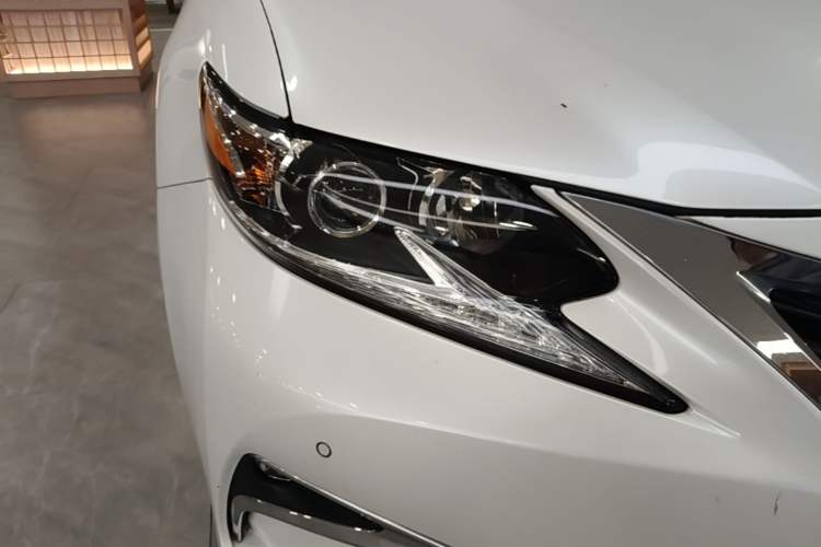 Used Lexus ES 2015 200 Elite Edition Right Front Headlight