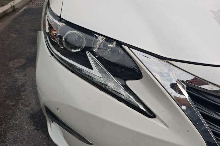 Used Lexus ES 2015 300h Comfort Edition Right Front Headlight