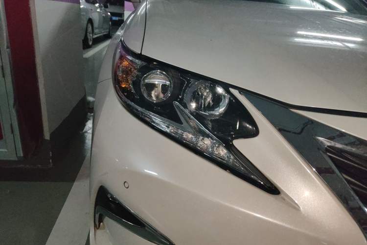 Used Lexus ES 2015 300h Comfort Edition Right Front Headlight