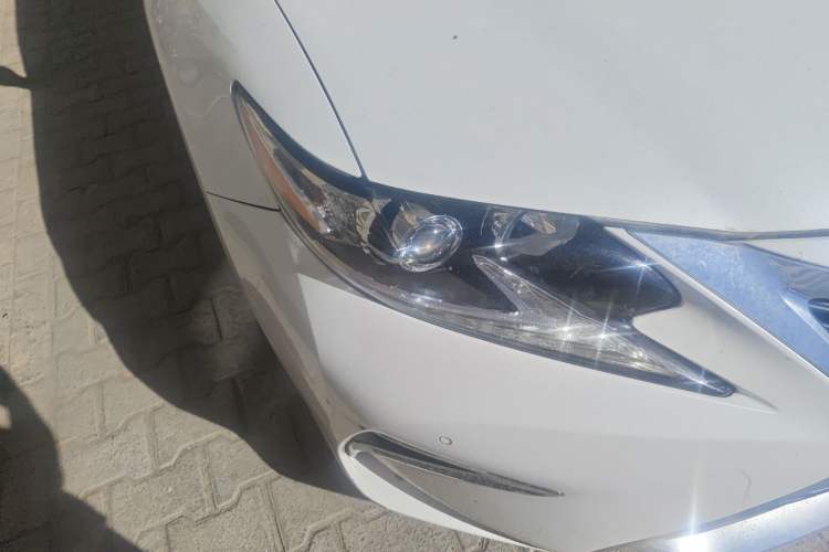 Used Lexus ES 2015 300h Comfort Edition Right Front Headlight
