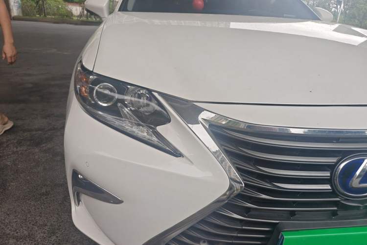 Used Lexus ES 2015 300h Comfort Edition Right Front Headlight