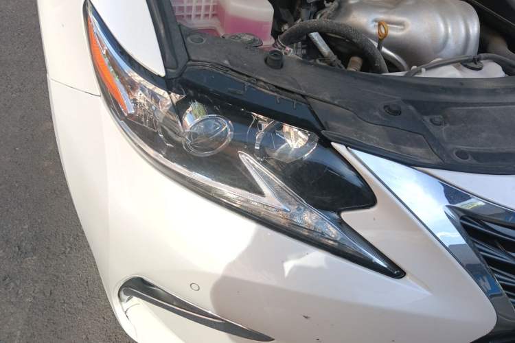 Used Lexus ES 2015 300h Comfort Edition Right Front Headlight