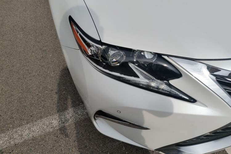 Used Lexus ES 2015 300h Comfort Edition Right Front Headlight