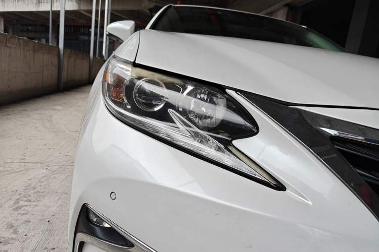 Used Lexus ES 2015 300h Comfort Edition Right Front Headlight