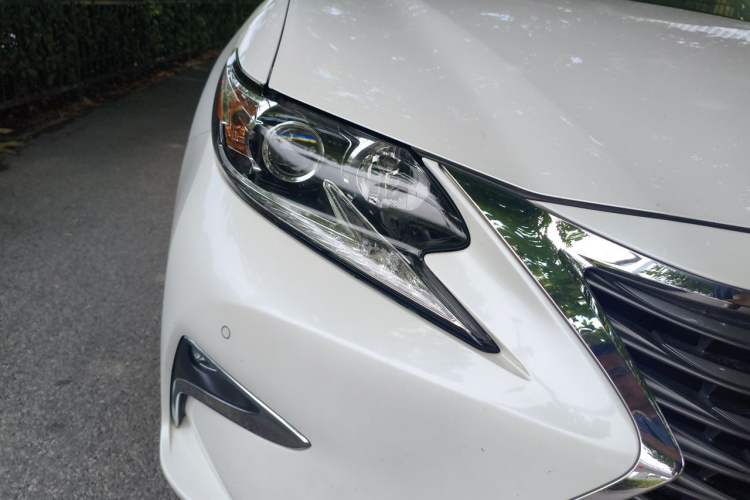 Used Lexus ES 2015 300h Comfort Edition Right Front Headlight
