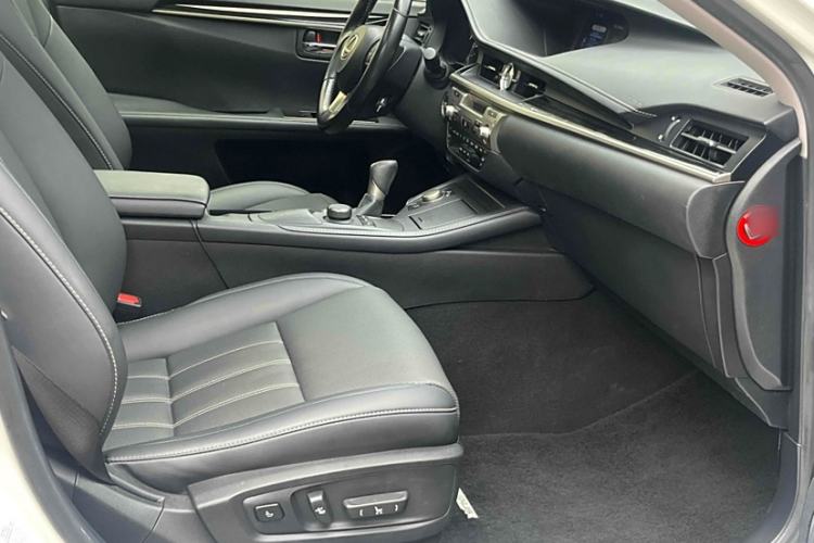 Used Lexus ES 2015 200 Elite Edition Right Front Seat