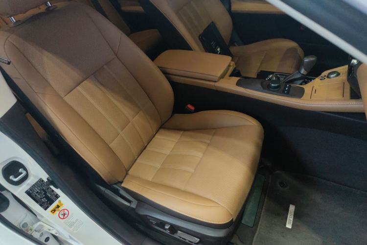 Used Lexus ES 2015 300h Comfort Edition Right Front Seat