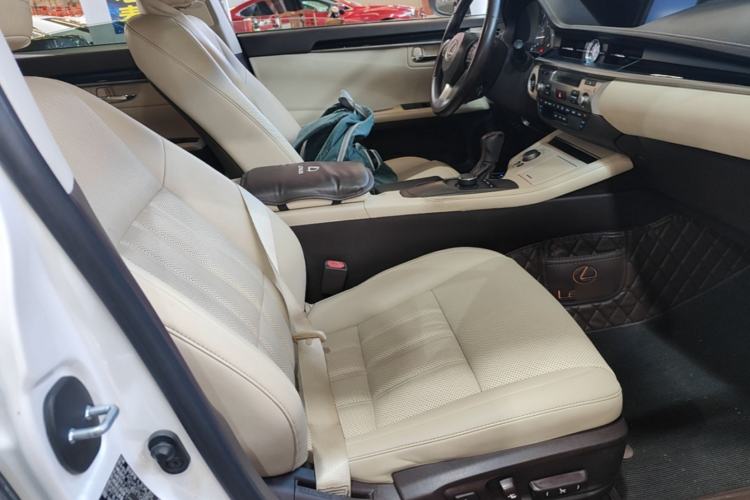 Used Lexus ES 2015 200 Elite Edition Right Front Seat