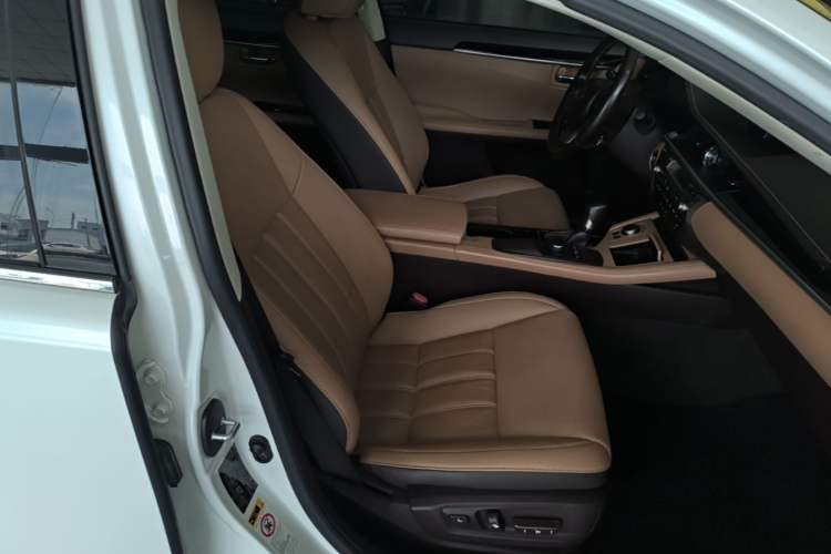 Used Lexus ES 2015 200 Elite Edition Right Front Seat