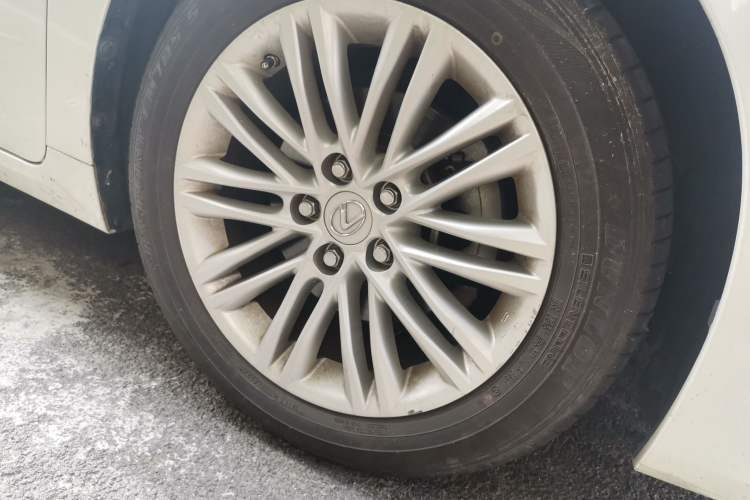 Used Lexus ES 2015 200 Elite Edition Right Front Wheel Hub