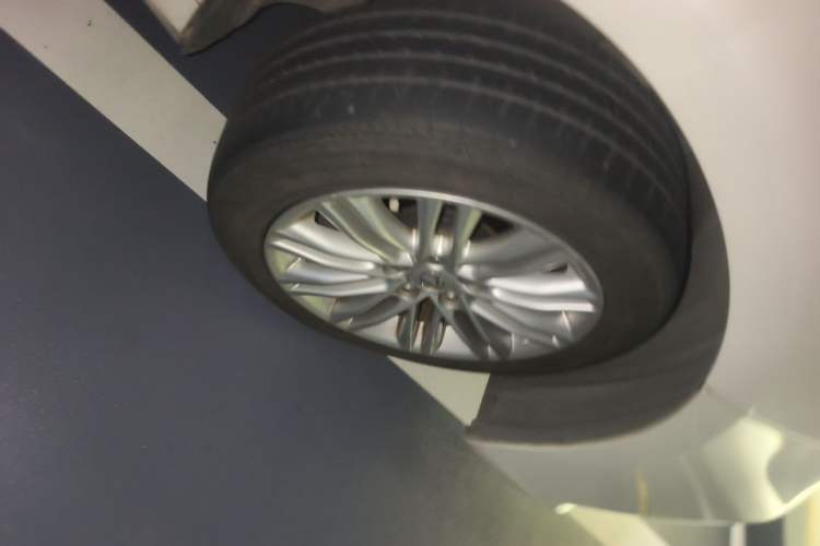 Used Lexus ES 2015 200 Comfort Edition Right Front Wheel Hub