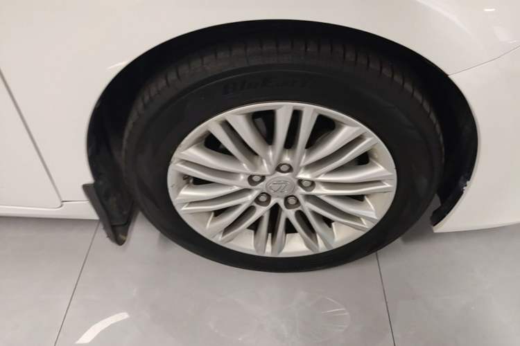 Used Lexus ES 2015 200 Elite Edition Right Front Wheel Hub