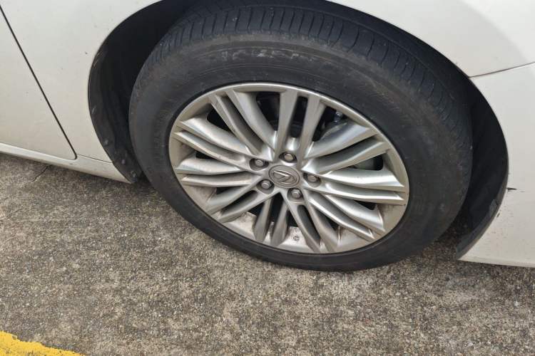Used Lexus ES 2015 200 Elite Edition Right Front Wheel Hub