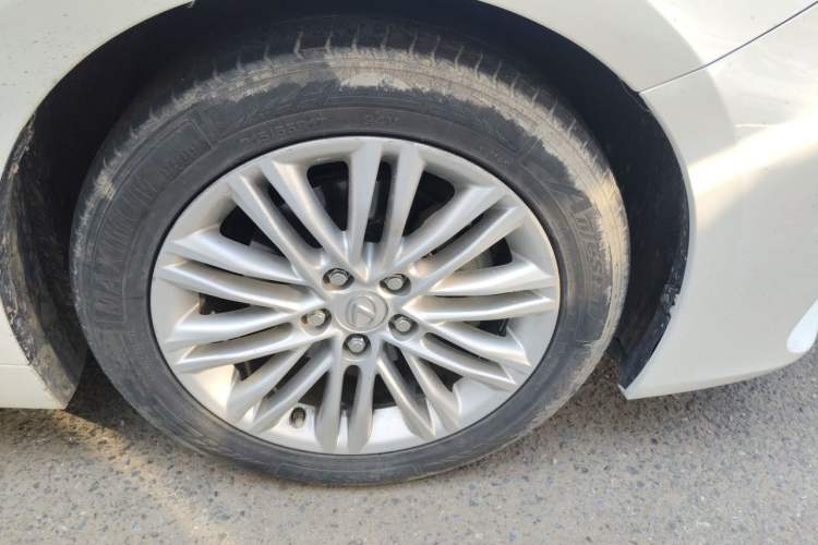 Used Lexus ES 2015 200 Elite Edition Right Front Wheel Hub