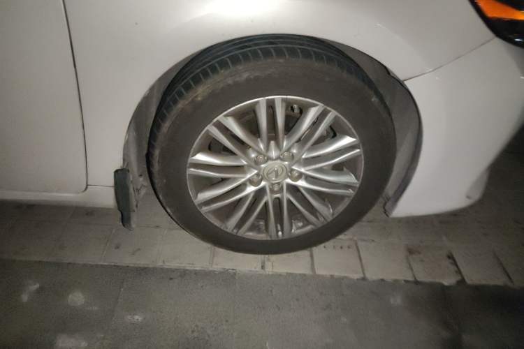 Used Lexus ES 2015 200 Elite Edition Right Front Wheel Hub