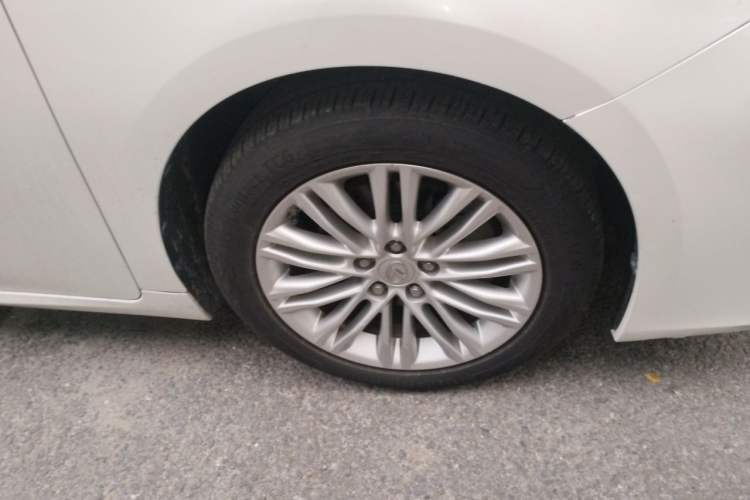 Used Lexus ES 2015 200 Elite Edition Right Front Wheel Hub