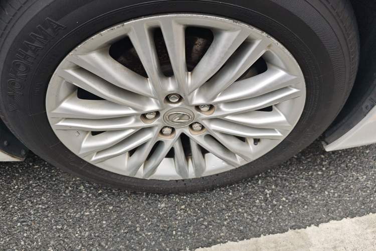 Used Lexus ES 2015 200 Elite Edition Right Front Wheel Hub