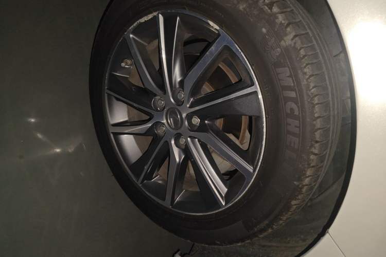 Used Lexus ES 2015 300h Comfort Edition Right Front Wheel Hub