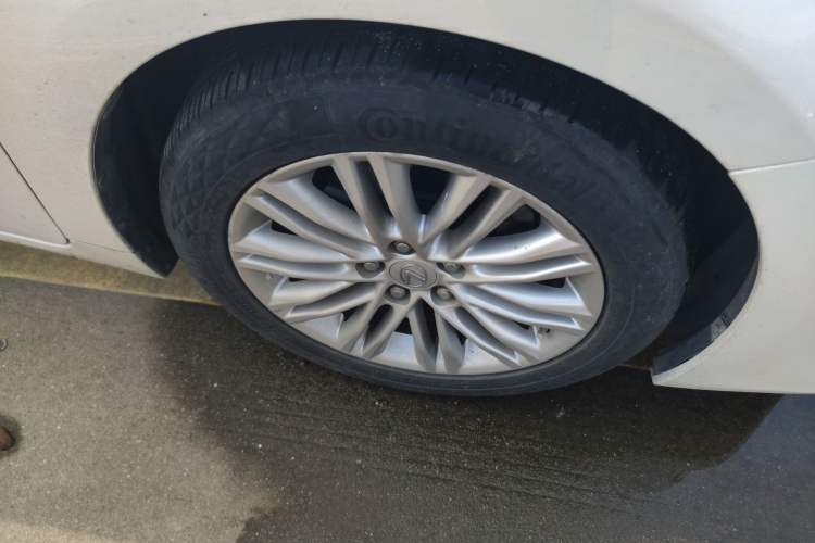 Used Lexus ES 2015 200 Elite Edition Right Front Wheel Hub