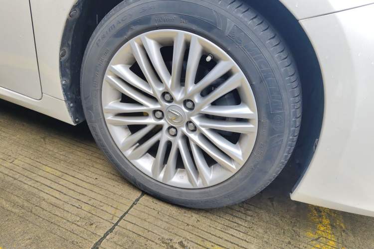 Used Lexus ES 2015 200 Comfort Edition Right Front Wheel Hub