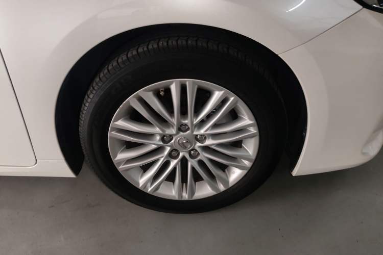 Used Lexus ES 2015 200 Elite Edition Right Front Wheel Hub
