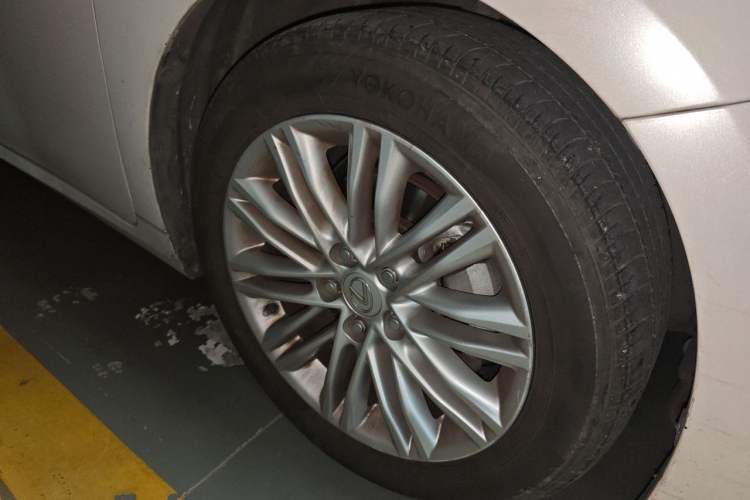 Used Lexus ES 2015 200 Elite Edition Right Front Wheel Hub