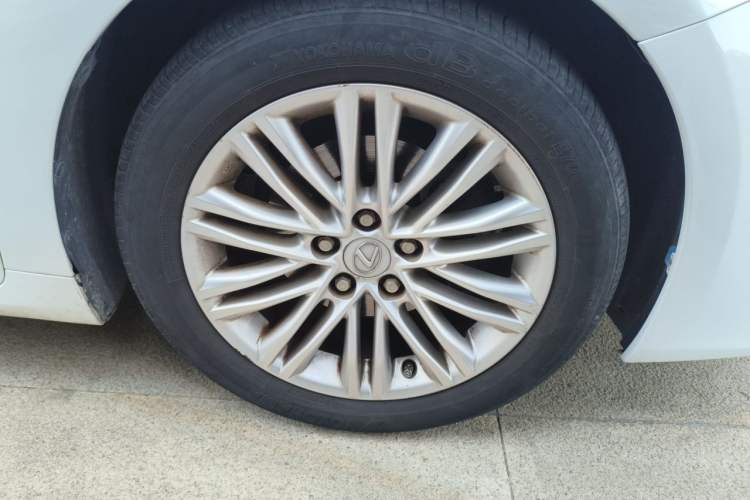 Used Lexus ES 2015 200 Elite Edition Right Front Wheel Hub