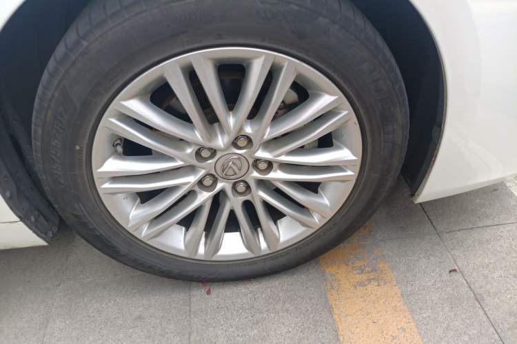 Used Lexus ES 2015 200 Elite Edition Right Front Wheel Hub
