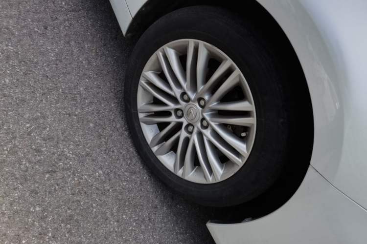 Used Lexus ES 2015 200 Elite Edition Right Front Wheel Hub