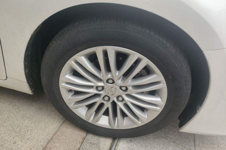 Used Lexus ES 2015 200 Elite Edition Right Front Wheel Hub
