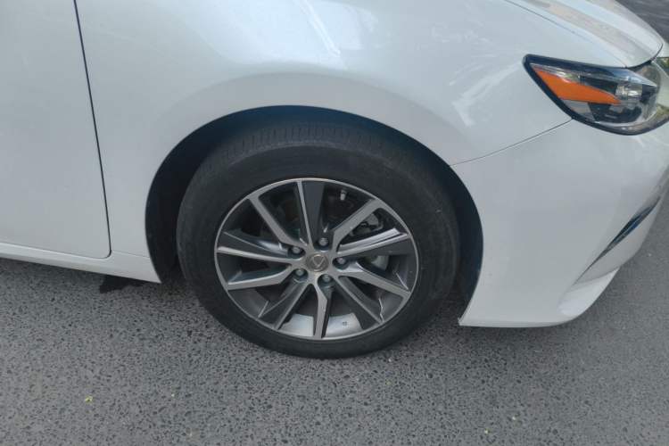 Used Lexus ES 2015 300h Comfort Edition Right Front Wheel Hub