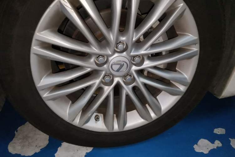 Used Lexus ES 2015 200 Elite Edition Right Front Wheel Hub