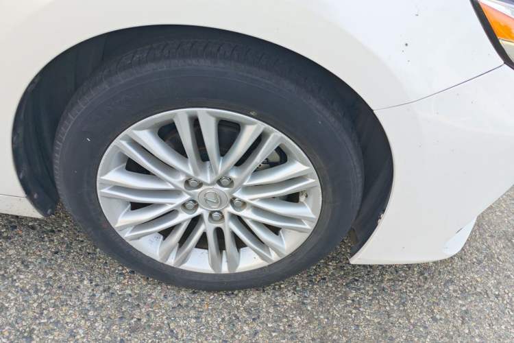 Used Lexus ES 2015 200 Elite Edition Right Front Wheel Hub